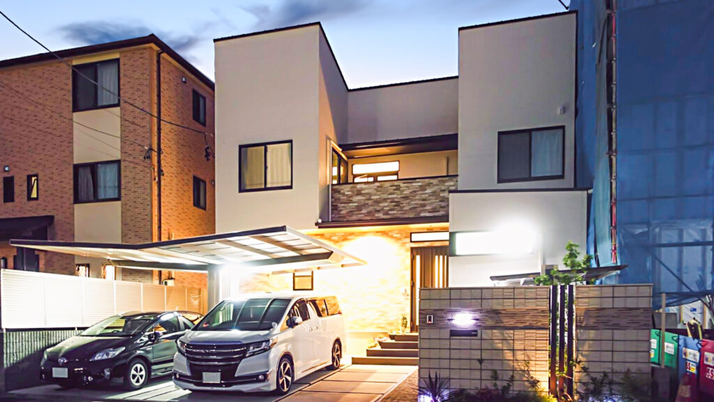 ライトアップにも凝ったモダン外構の施工例。直線ラインを組み合わせてオシャレに演出しました。