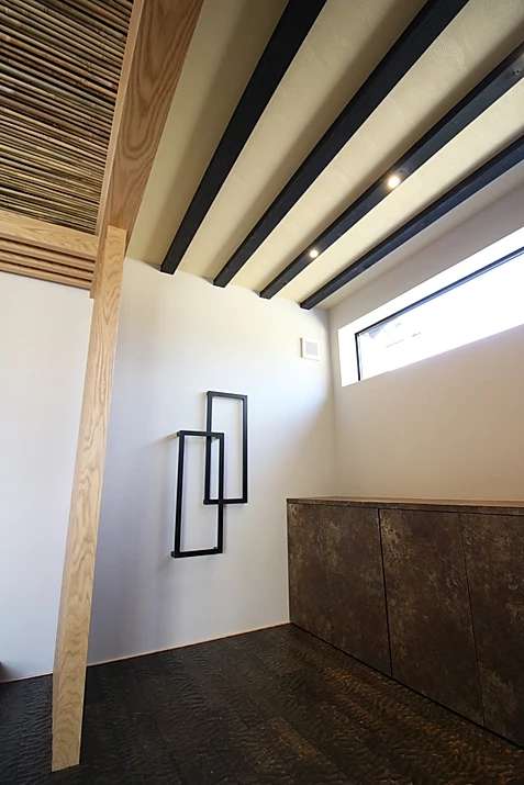 古びた建物を大幅リフォームした和風の施工例。内装から外観まで和モダンへと変化させました。